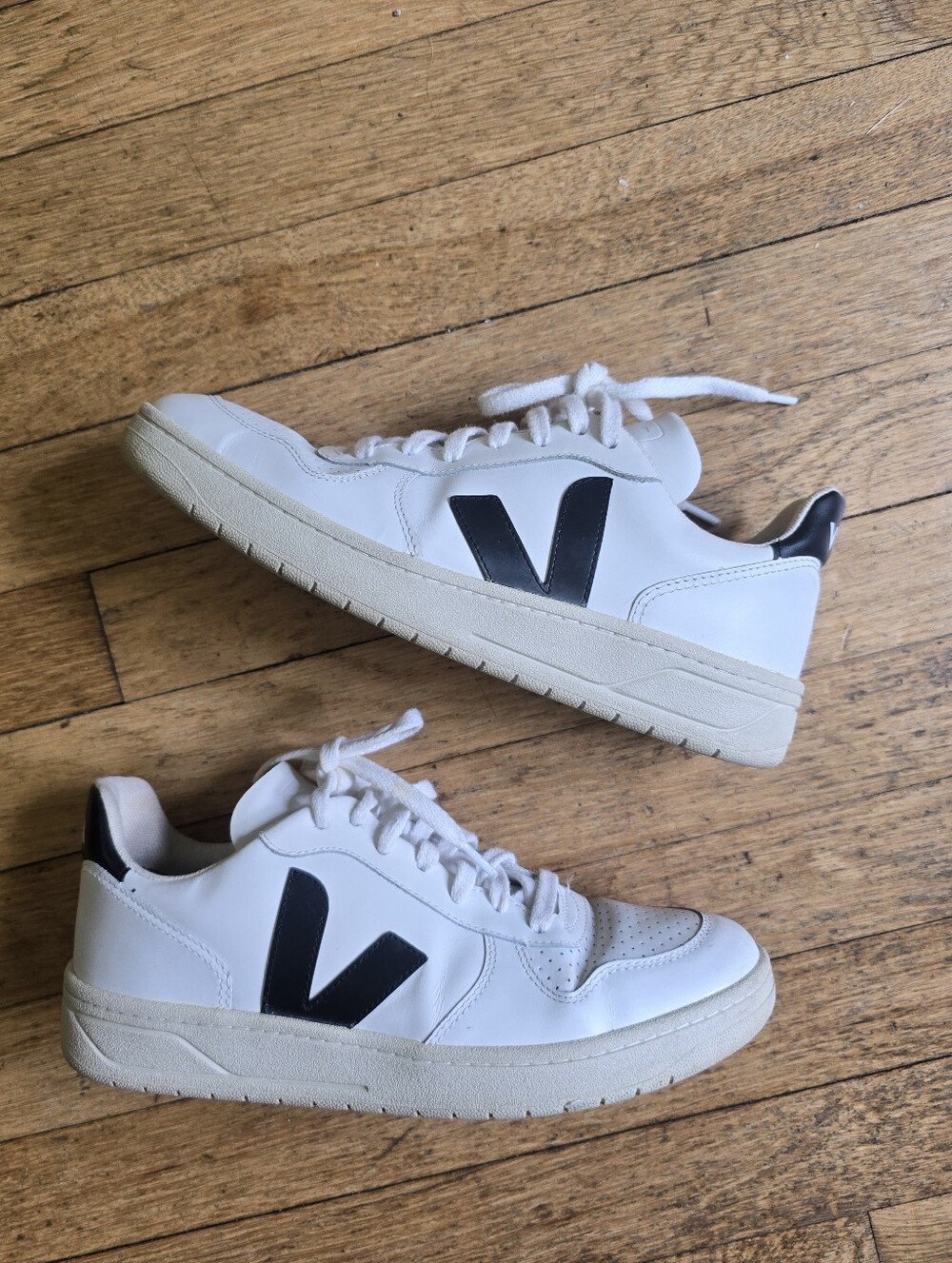 VEJA V-10 White Black Leather Sneakers Size 39 US 8